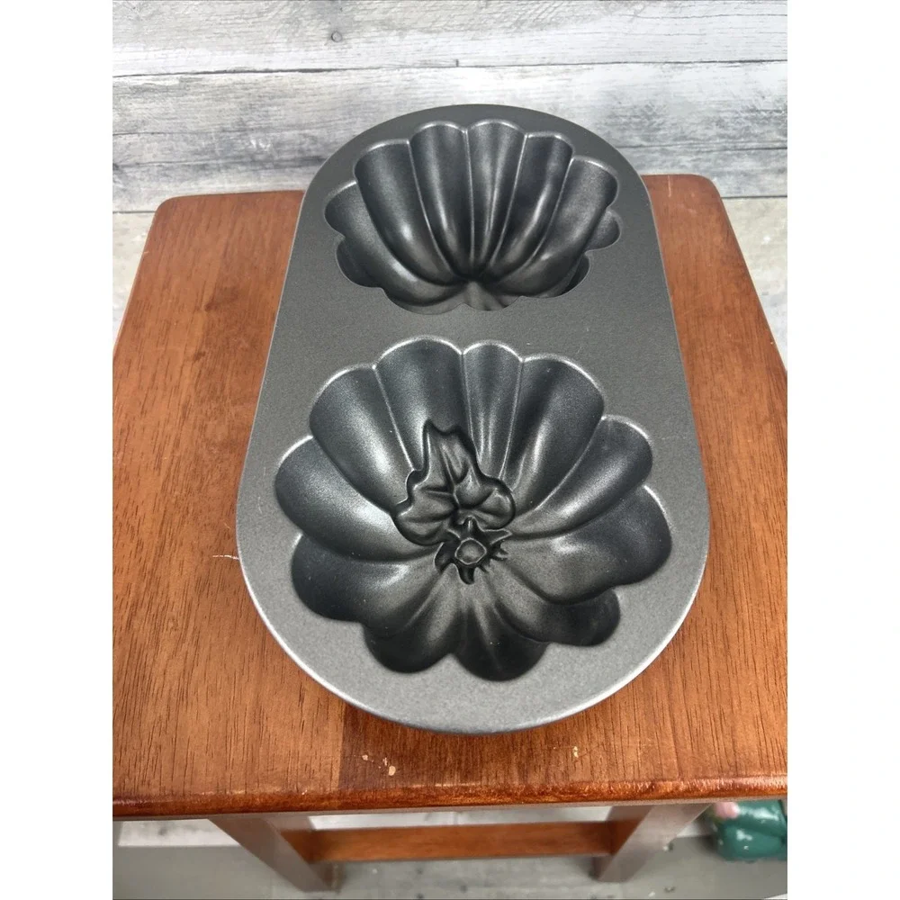 Nordic Ware Baby 3-D Pumpkin Mold Bundt Cake Pan 5 Cup